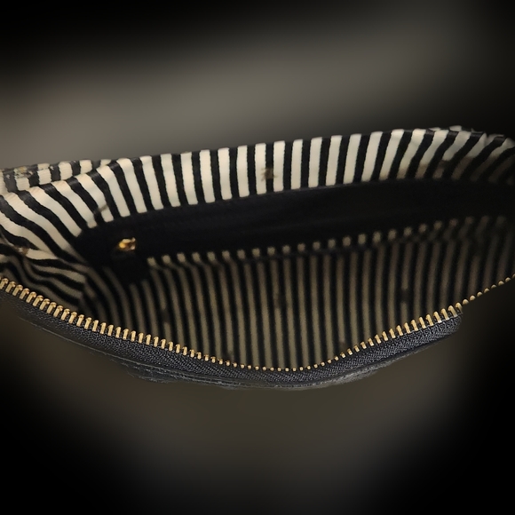 #P  L.A.M.B. Women's Genuine Leather Purse with Zippered pocket on the inside - Picture 10 of 16